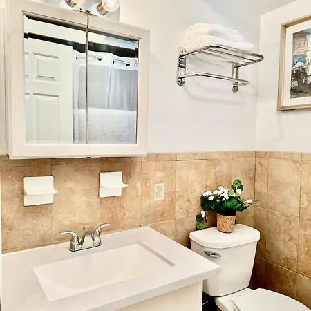 Stylish Evergreen Apartment By Newark Airport Exterior photo
