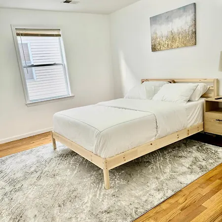 Stylish Evergreen Apartment By Newark Airport Exterior photo