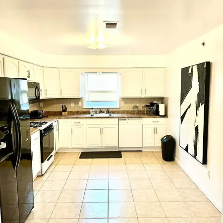 Stylish Evergreen Apartment By Newark Airport Exterior photo