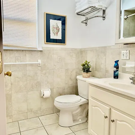 Stylish Evergreen Apartment By Newark Airport Exterior photo
