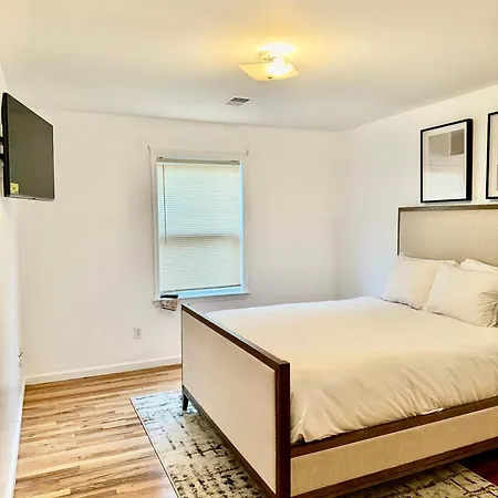 Stylish Evergreen Apartment By Newark Airport Exterior photo