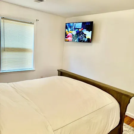 Stylish Evergreen Apartment By Newark Airport Exterior photo