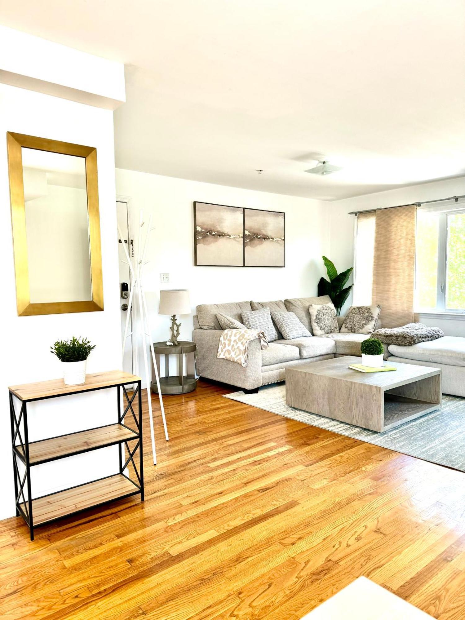 Stylish Evergreen By Airport Apartment